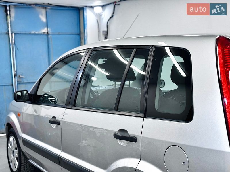 Хэтчбек Ford Fusion 2007 в Стрые