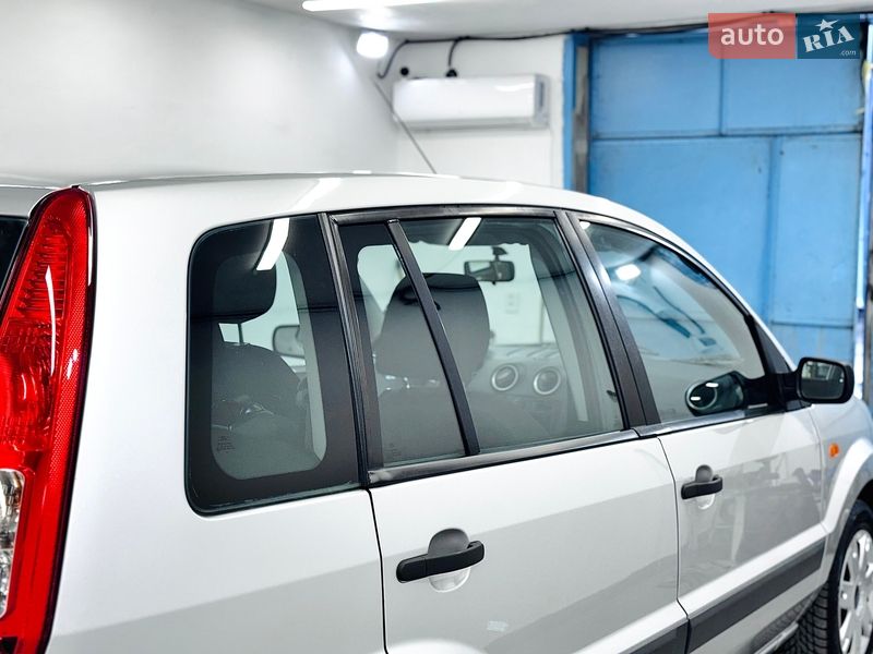 Хэтчбек Ford Fusion 2007 в Стрые