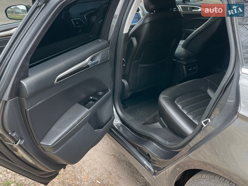 Седан Ford Fusion 2016 в Ічні