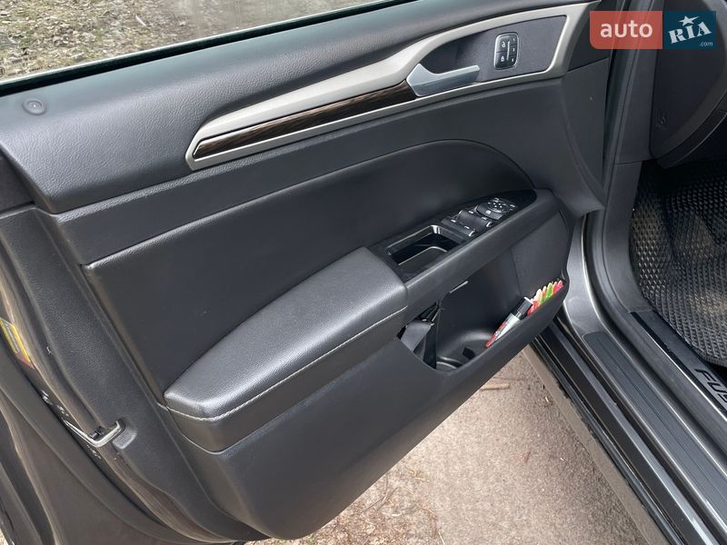 Седан Ford Fusion 2016 в Ічні