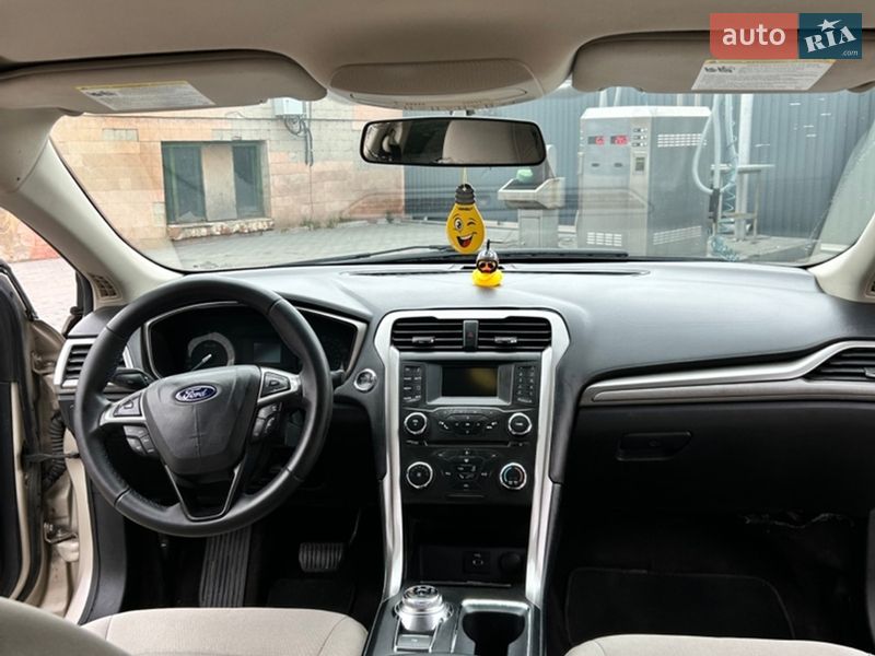 Седан Ford Fusion 2016 в Малині