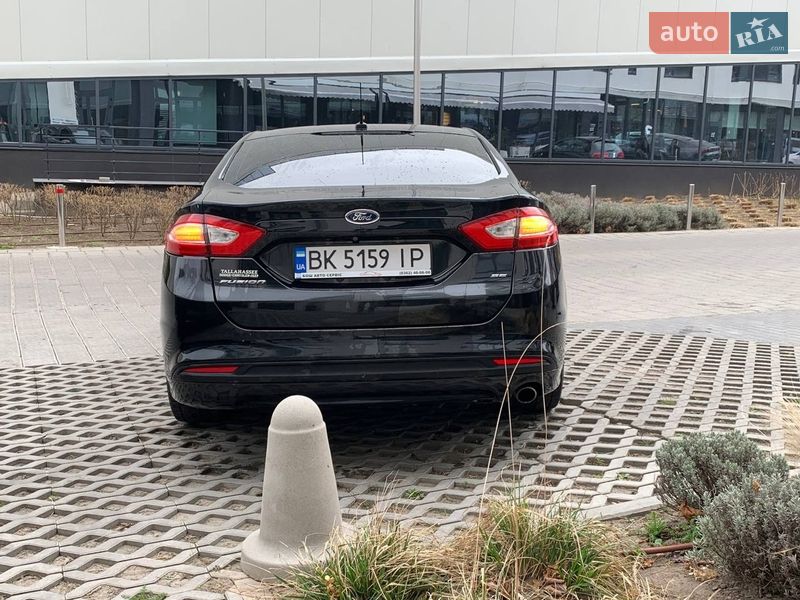 Седан Ford Fusion 2015 в Рівному