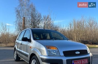 Хэтчбек Ford Fusion 2006 в Хороле