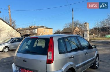 Хэтчбек Ford Fusion 2006 в Хороле