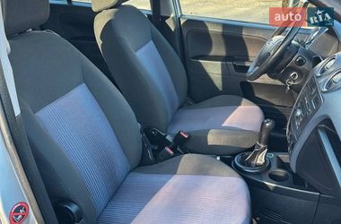 Хэтчбек Ford Fusion 2006 в Хороле