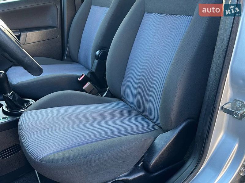 Хэтчбек Ford Fusion 2006 в Хороле фото 23 Хэтчбек Ford Fusion 2006 в Хороле