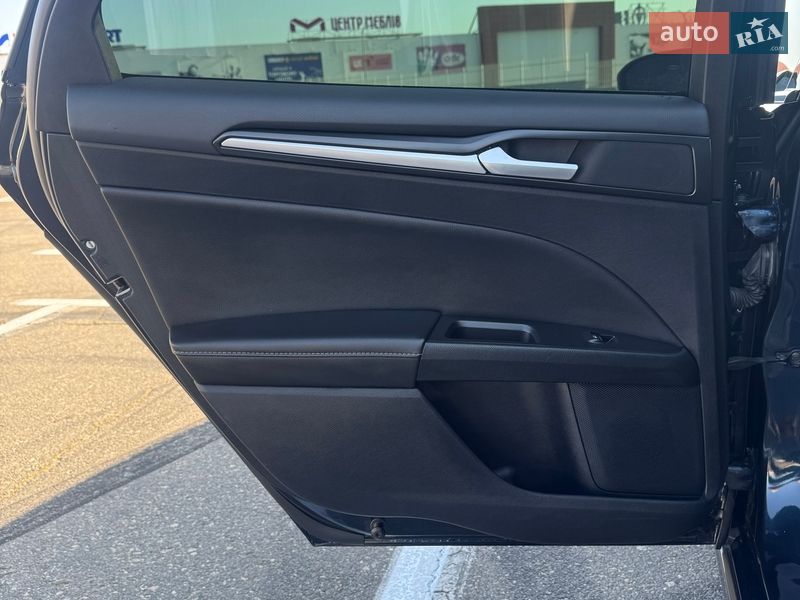 Седан Ford Fusion 2020 в Олександрії