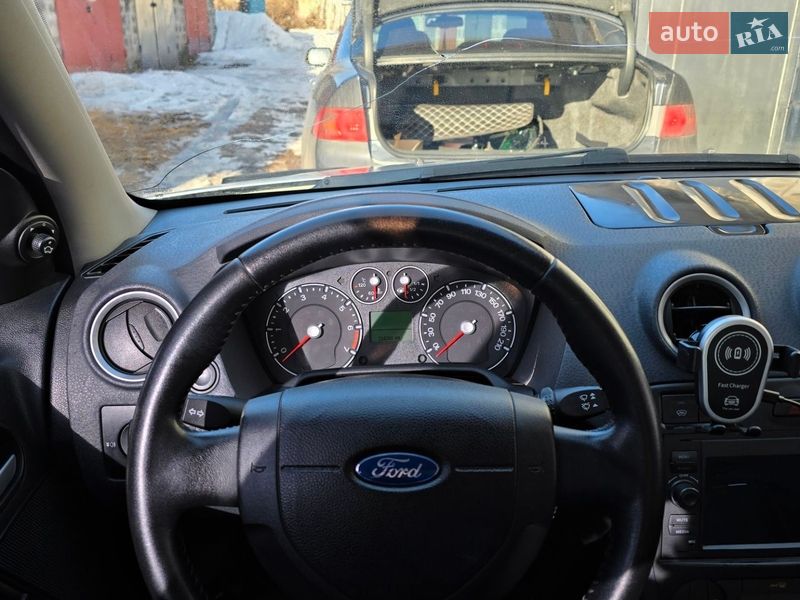 Хэтчбек Ford Fusion 2008 в Киеве