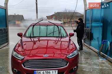Седан Ford Fusion 2015 в Сарнах