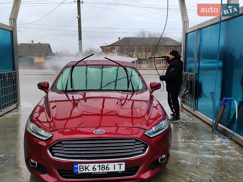 Седан Ford Fusion 2015 в Сарнах фото Седан Ford Fusion 2015 в Сарнах