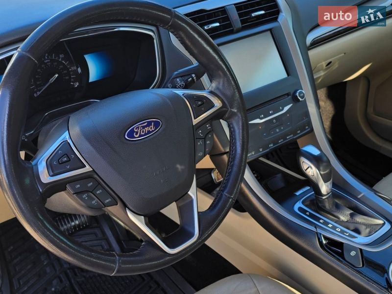 Седан Ford Fusion 2013 в Ужгороді