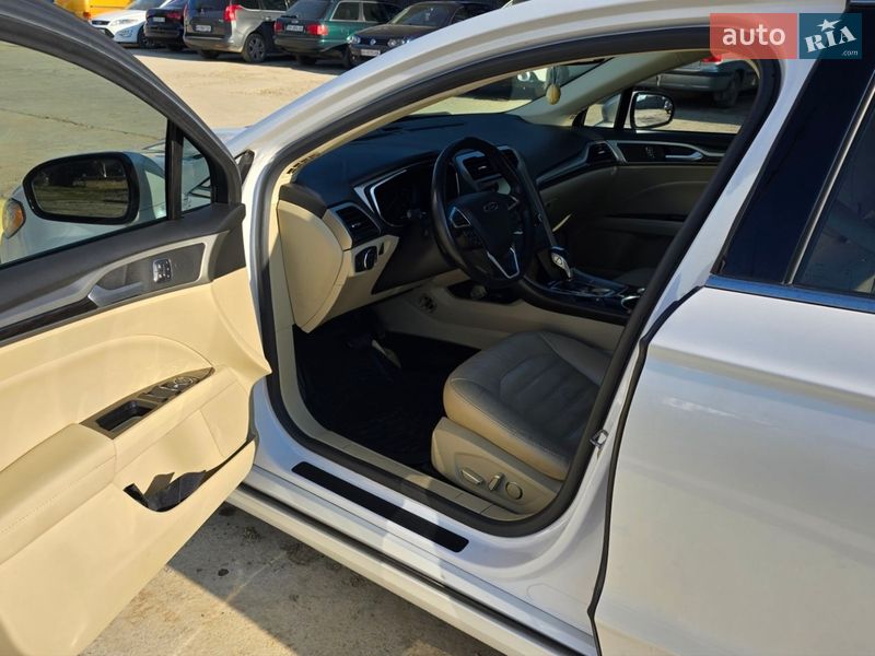 Седан Ford Fusion 2013 в Ужгороді