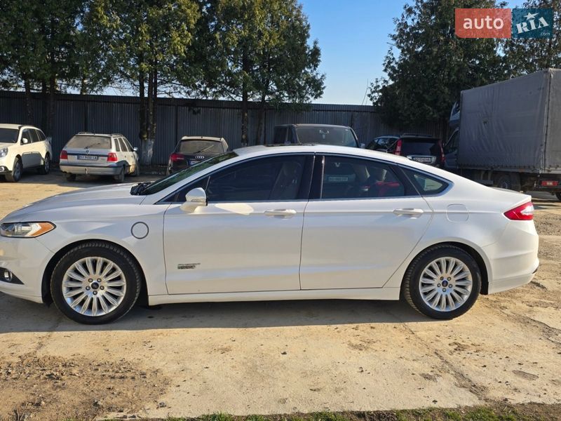 Седан Ford Fusion 2013 в Ужгороді