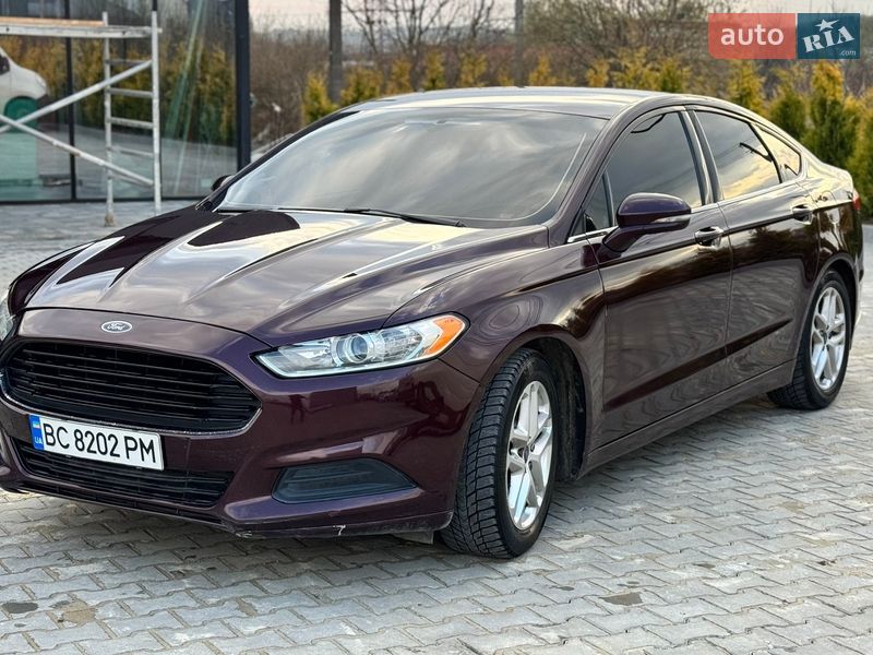 Седан Ford Fusion 2013 в Жовкві