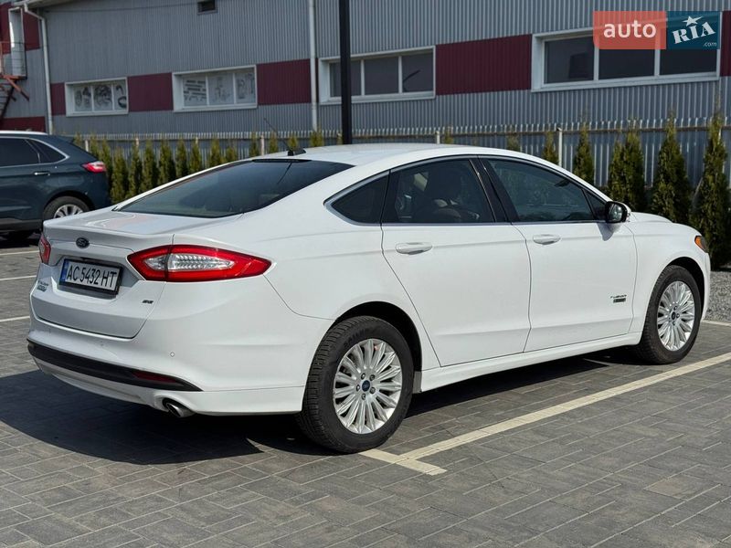 Седан Ford Fusion 2016 в Луцьку