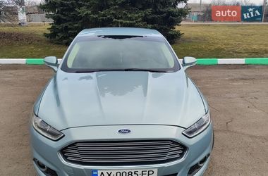 Седан Ford Fusion 2013 в Краснограді