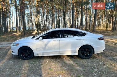 Седан Ford Fusion 2015 в Ровно