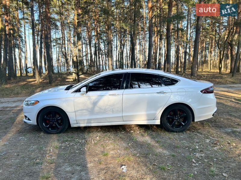 Седан Ford Fusion 2015 в Ровно