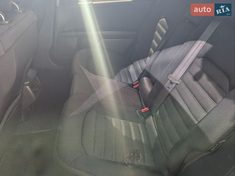 Седан Ford Fusion 2013 в Староконстантинове