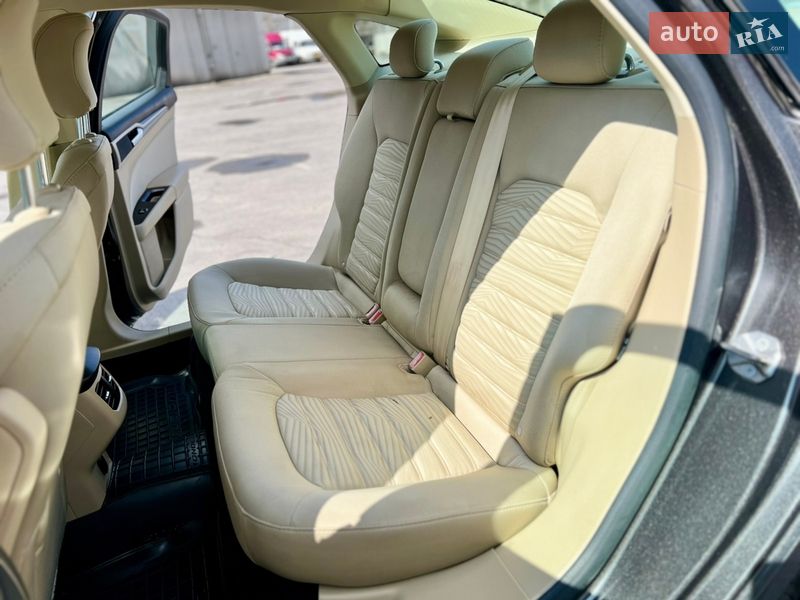 Седан Ford Fusion 2015 в Горішніх Плавнях