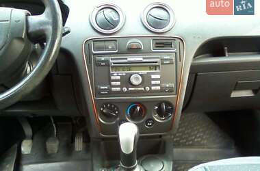 Хэтчбек Ford Fusion 2006 в Сваляве