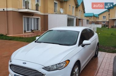 Седан Ford Fusion 2016 в Чернівцях