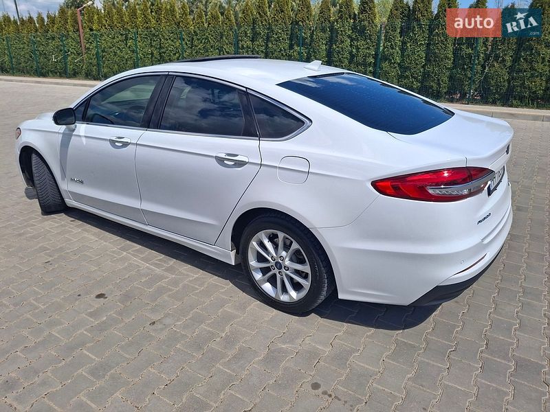 Седан Ford Fusion 2019 в Одесі