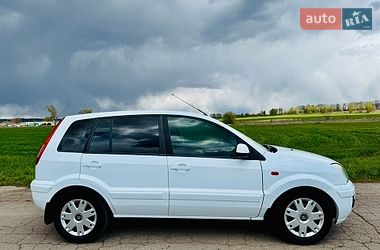 Хэтчбек Ford Fusion 2010 в Ромнах
