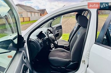 Хэтчбек Ford Fusion 2010 в Ромнах