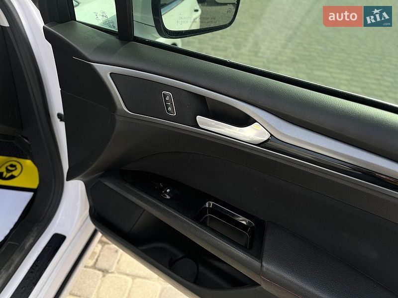 Седан Ford Fusion 2016 в Мукачевому
