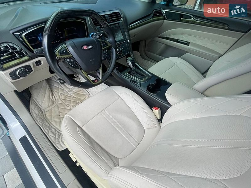 Седан Ford Fusion 2013 в Львове