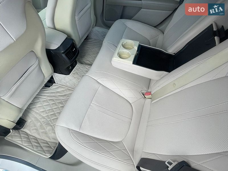 Седан Ford Fusion 2013 в Львові