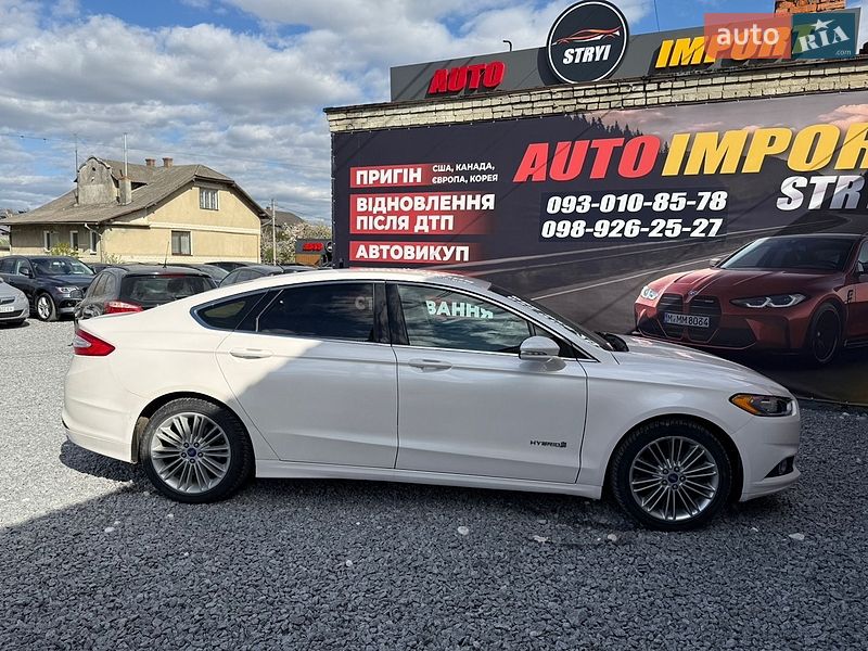 Седан Ford Fusion 2012 в Стрию