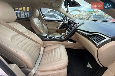 Седан Ford Fusion 2012 в Стрию