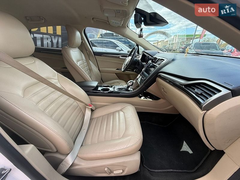 Седан Ford Fusion 2012 в Стрию