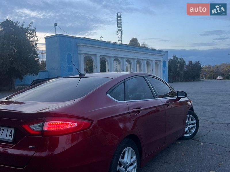 Седан Ford Fusion 2015 в Ужгороді