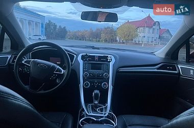 Седан Ford Fusion 2015 в Ужгороді