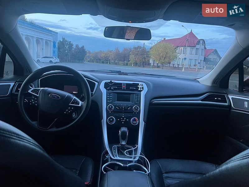 Седан Ford Fusion 2015 в Ужгороді