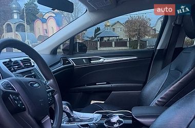 Седан Ford Fusion 2015 в Ужгороді