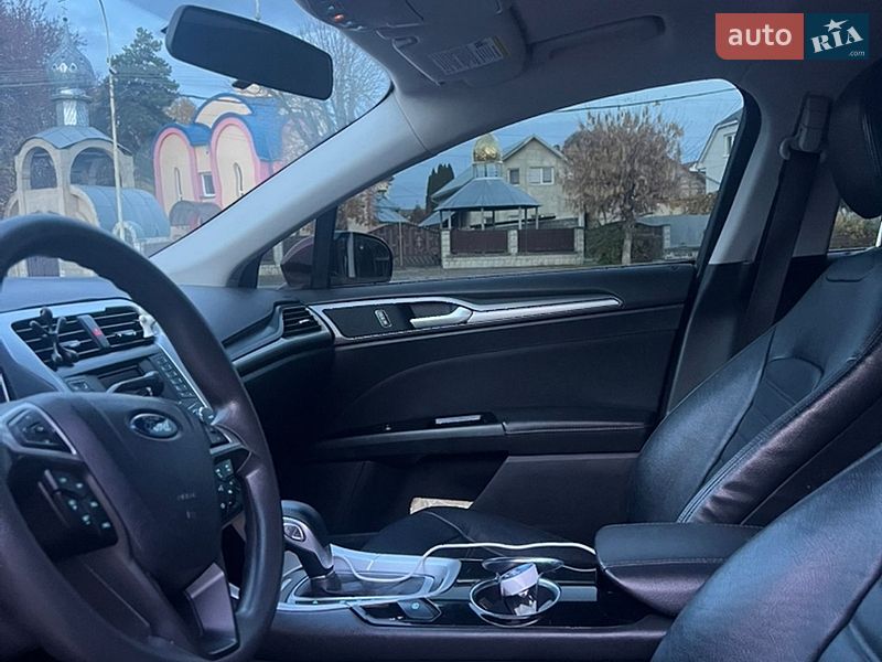 Седан Ford Fusion 2015 в Ужгороді