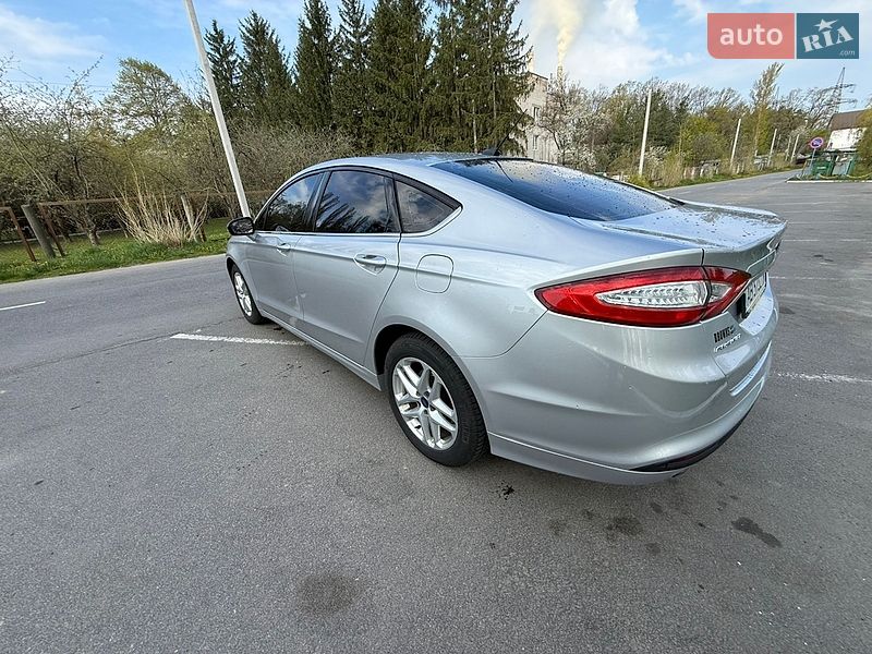 Седан Ford Fusion 2016 в Ладижині
