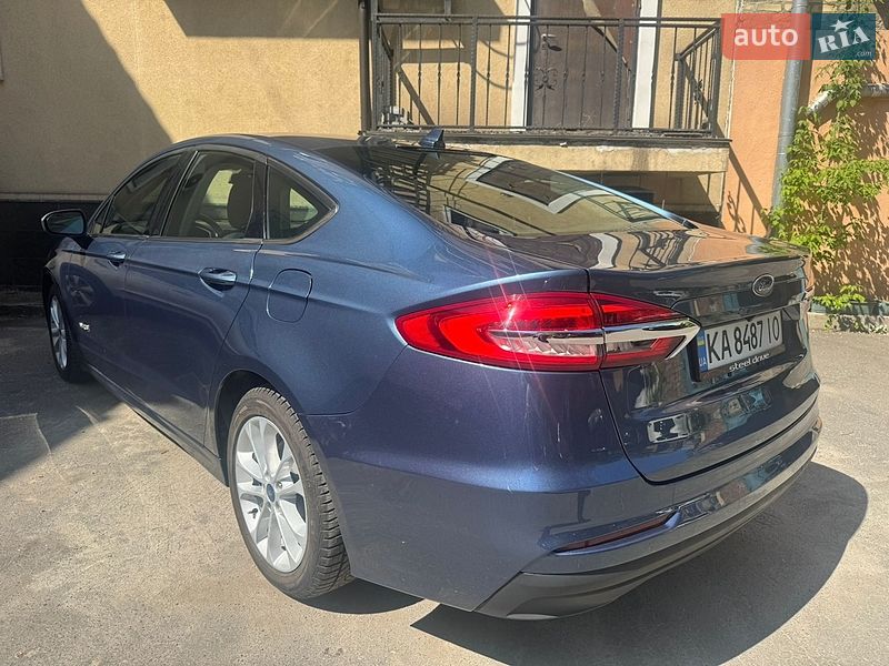 Седан Ford Fusion 2018 в Киеве