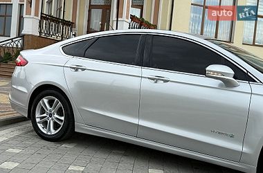 Седан Ford Fusion 2016 в Дрогобичі