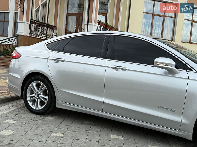 Седан Ford Fusion 2016 в Дрогобичі