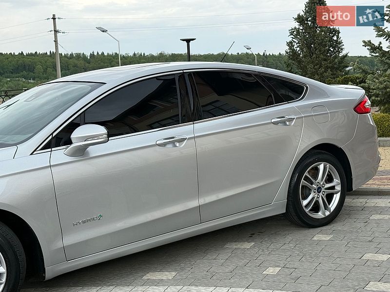 Седан Ford Fusion 2016 в Дрогобичі