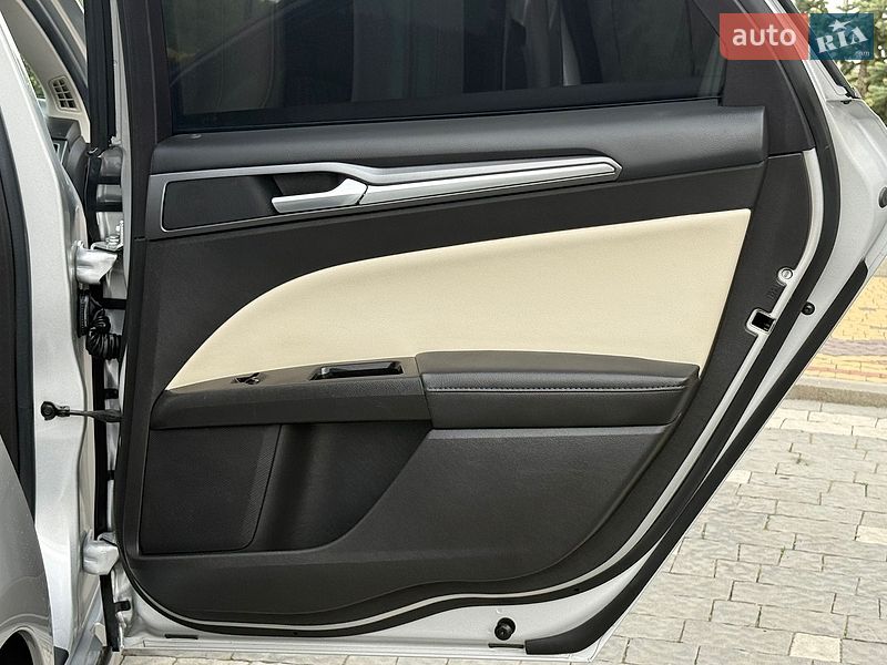 Седан Ford Fusion 2016 в Дрогобичі