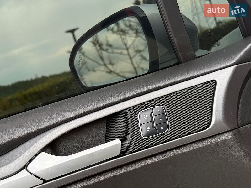 Седан Ford Fusion 2016 в Дрогобичі