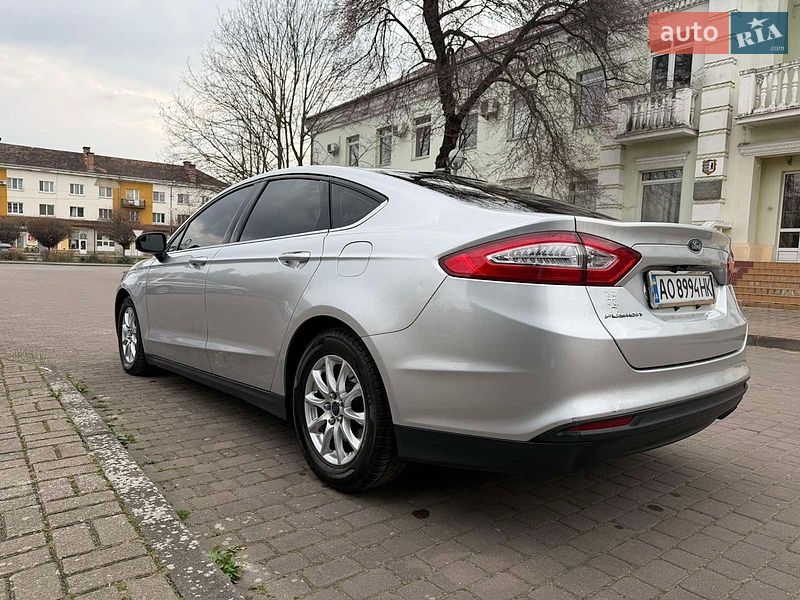 Седан Ford Fusion 2015 в Ужгороде