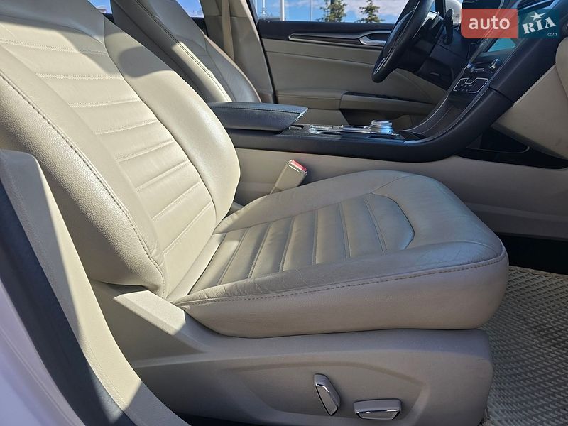 Седан Ford Fusion 2017 в Львові