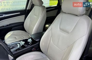 Седан Ford Fusion 2016 в Умані